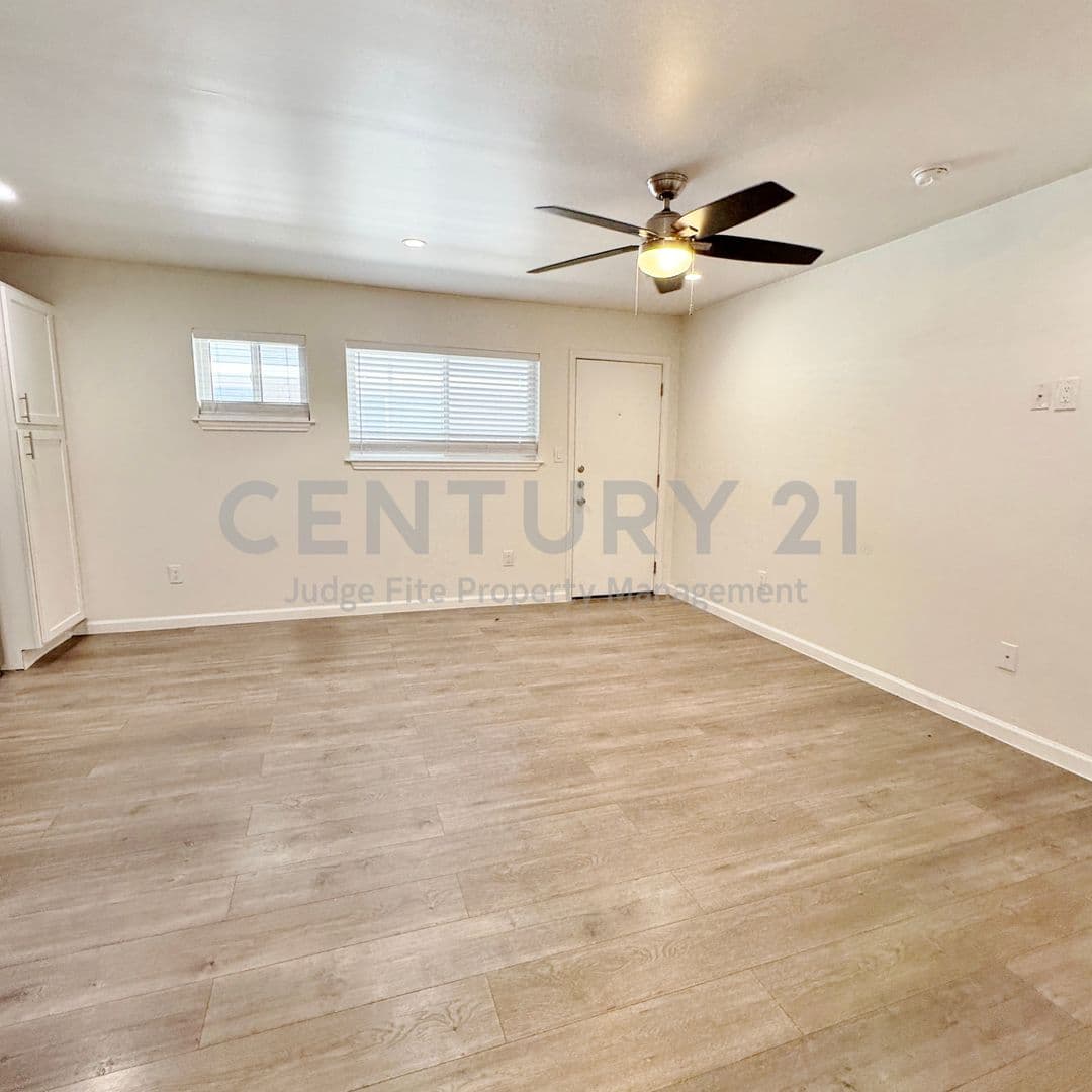 Dallas Condo: 5010 San Jacinto Street #204
