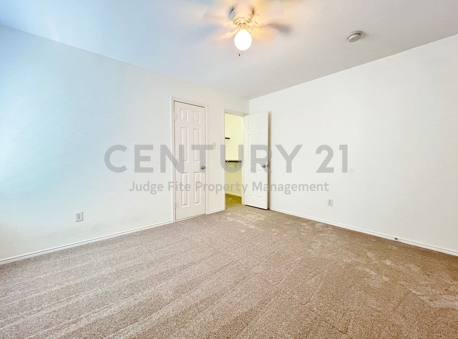 Roanoke House: 15465 Adlong Drive