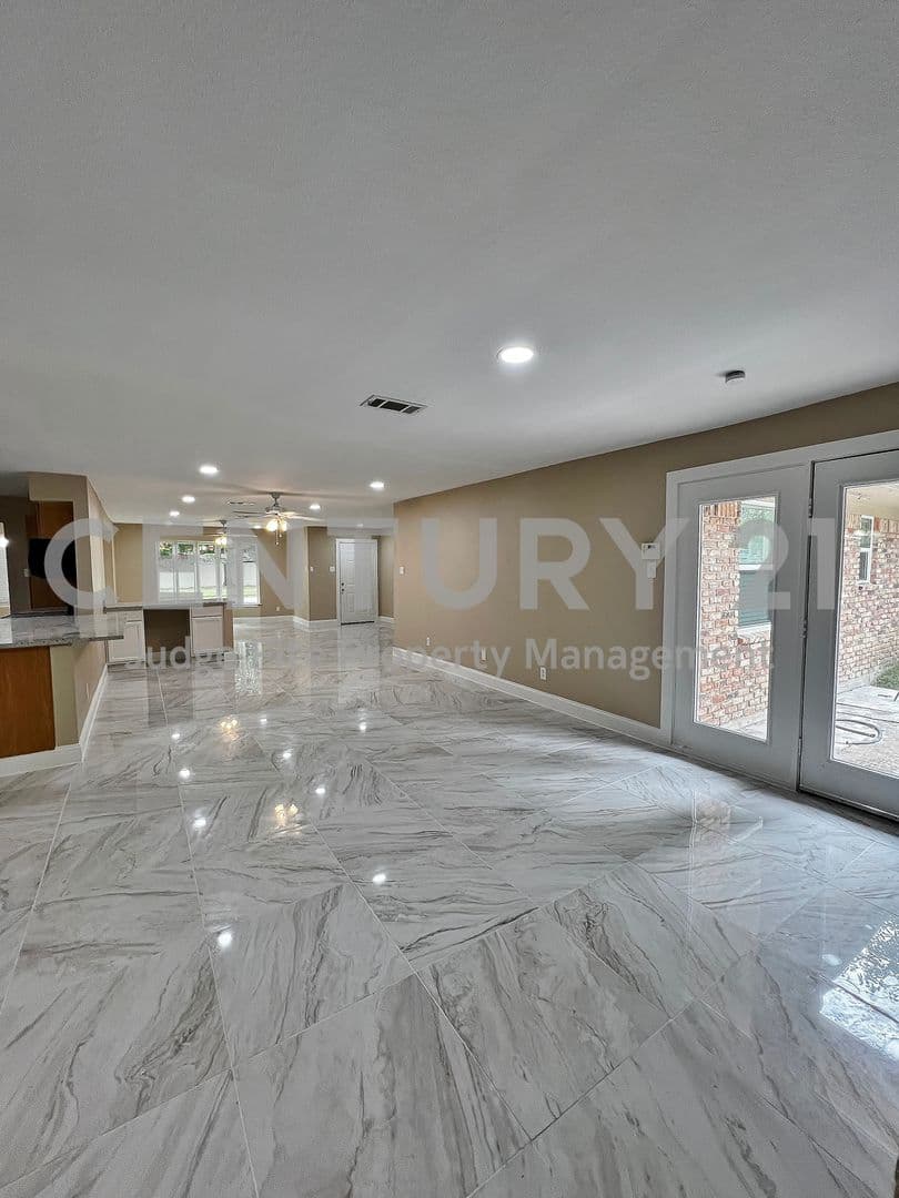 Irving House: 1914 W. Northgate Drive
