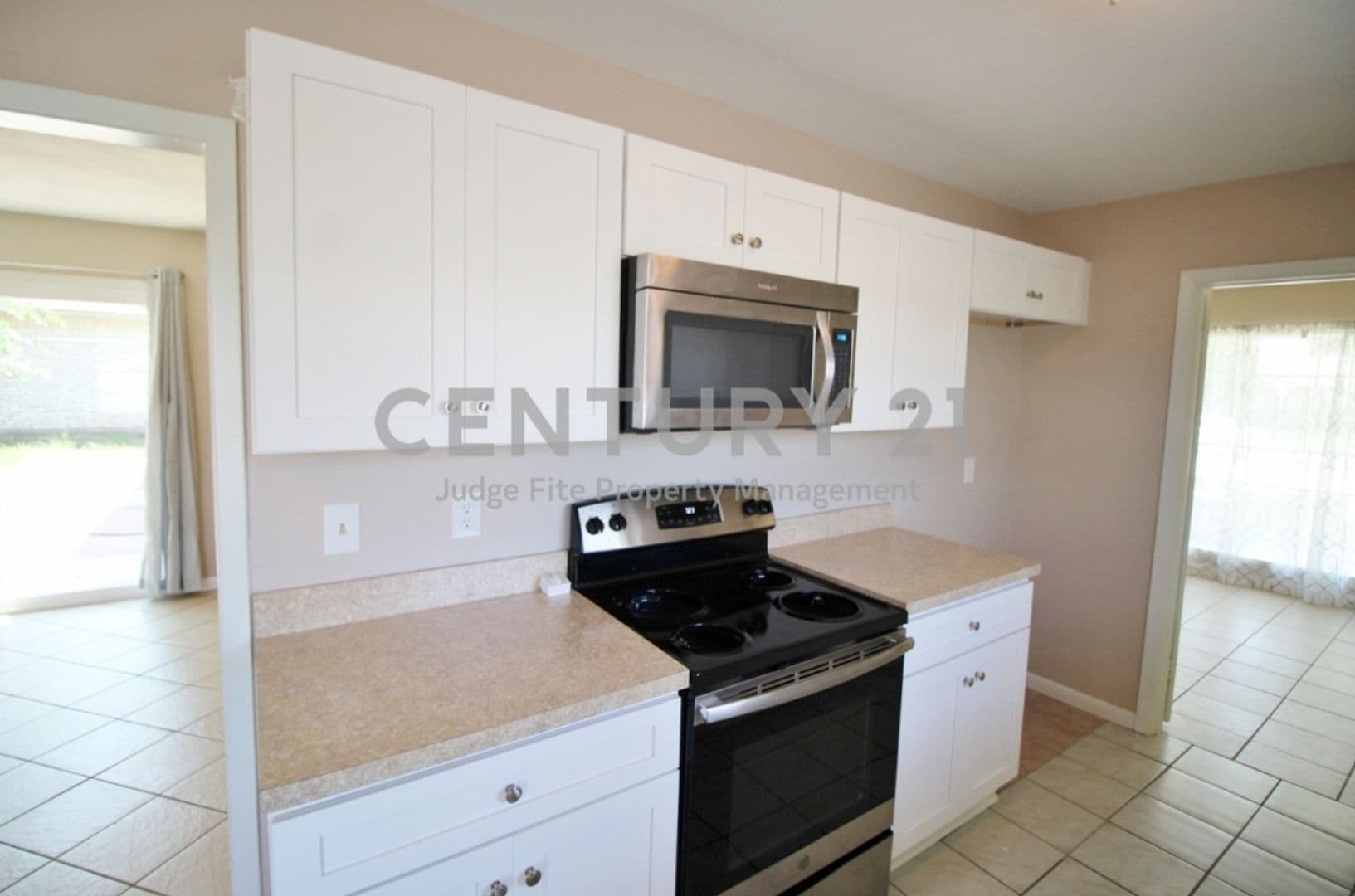 Lancaster House: 821 Rea Avenue