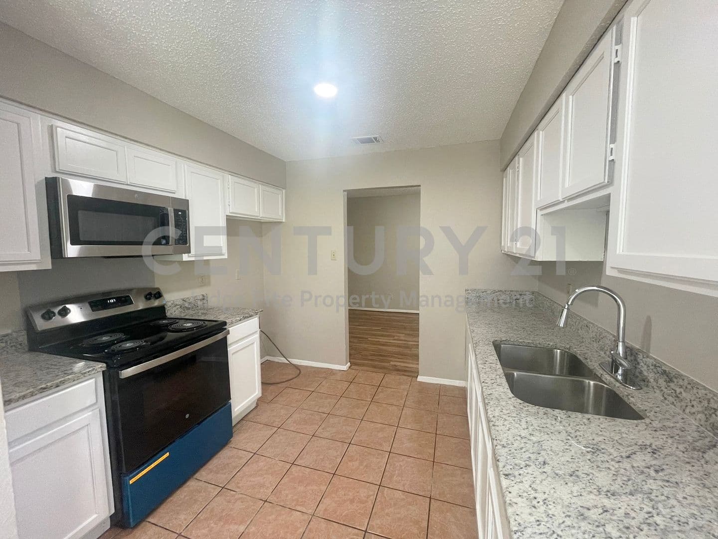 Irving Townhome: 1910 Wilshire Drive