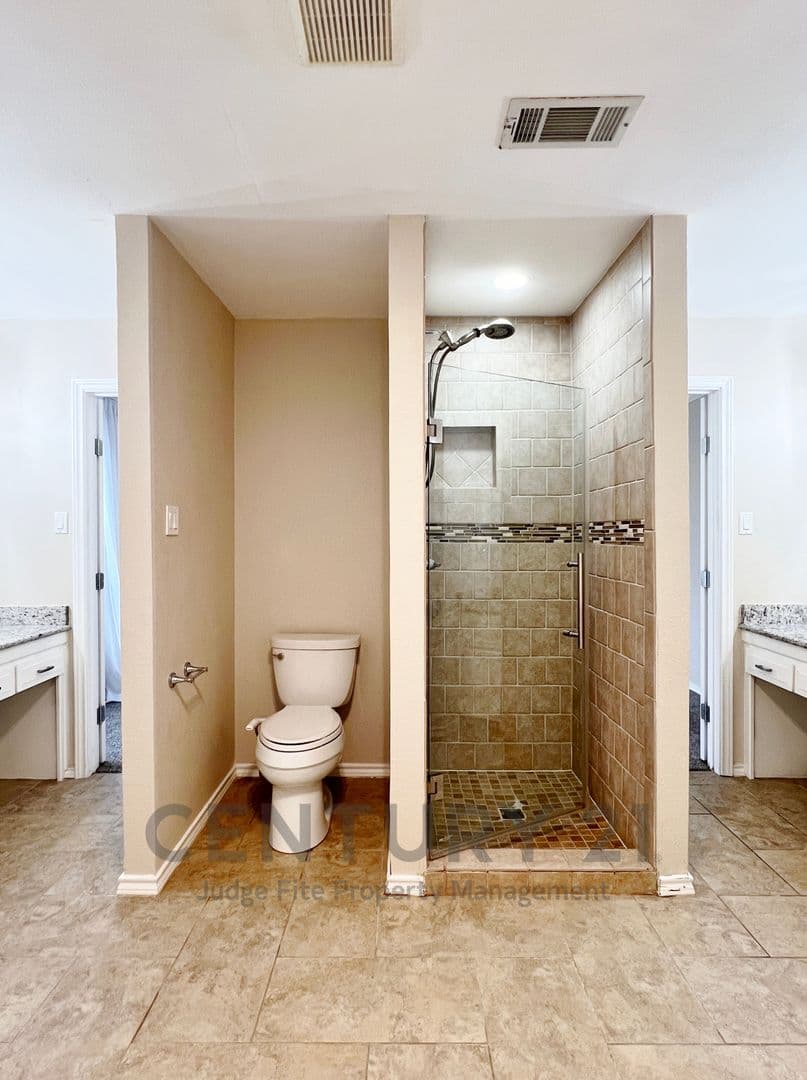 Bedford House: 3101 Murphy Drive