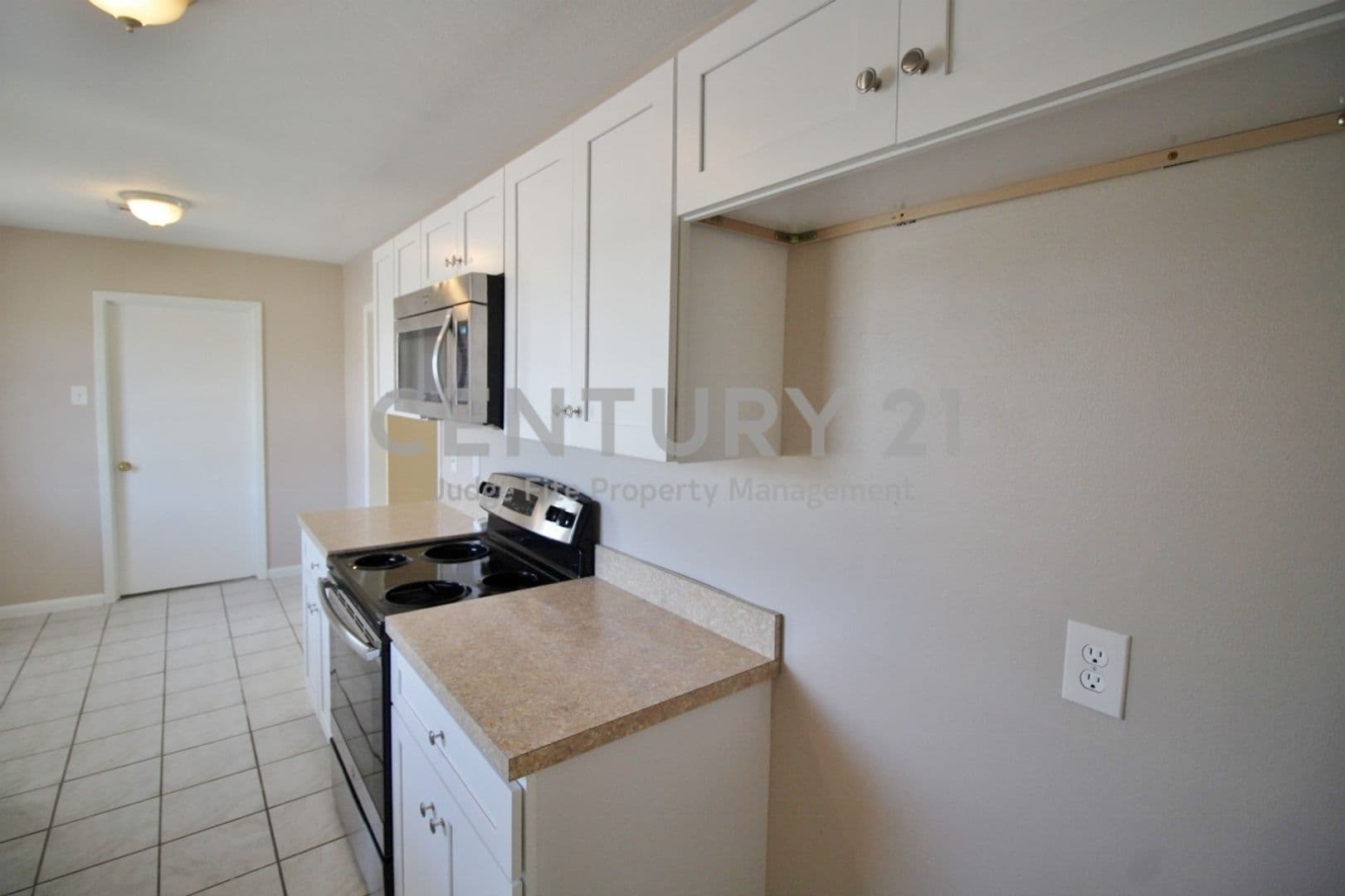 Lancaster House: 821 Rea Avenue