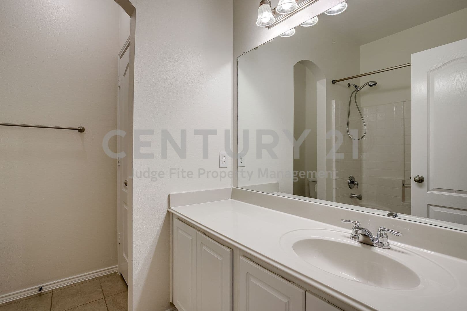 Fort Worth House: 6220 Granite Creek