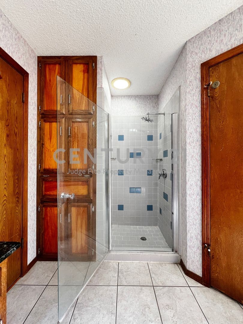 Fort Worth House: 812 Newport Road