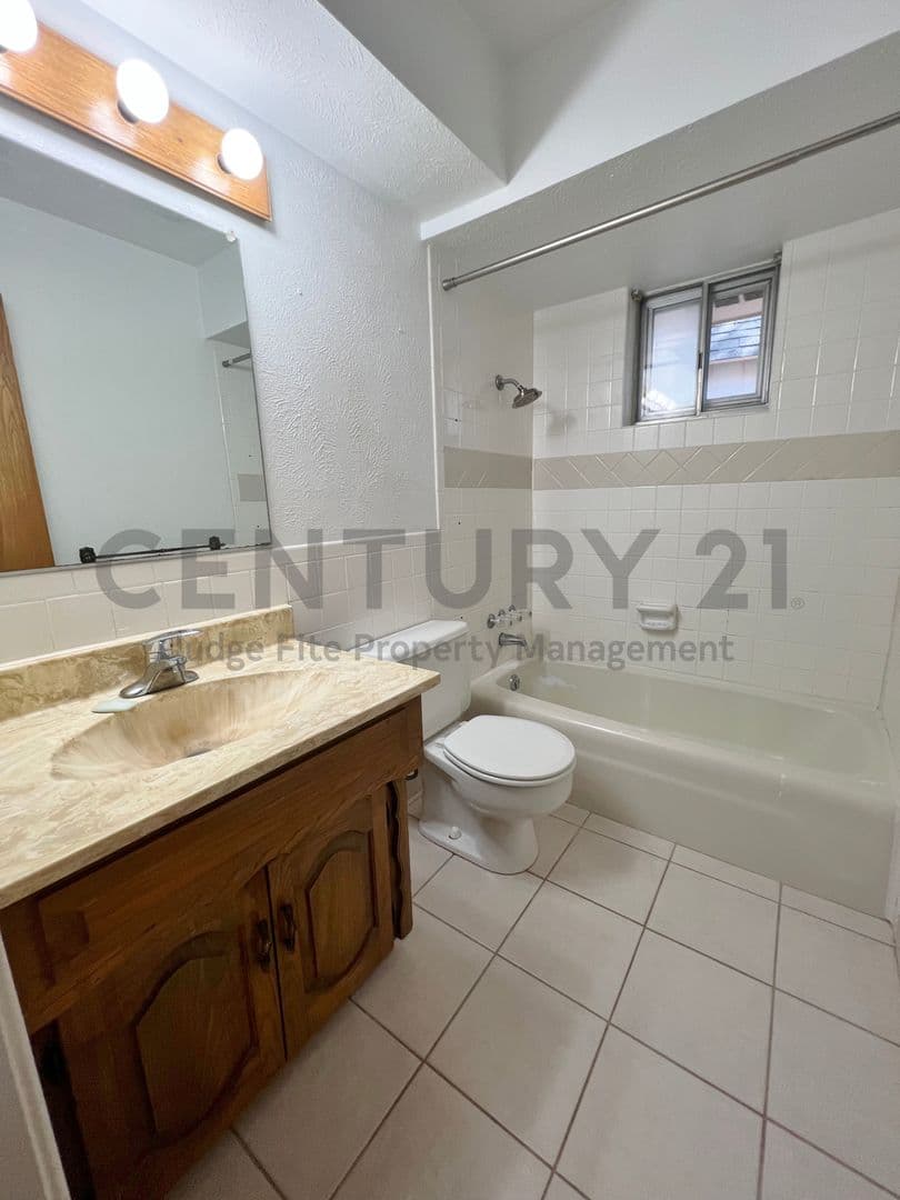 DeSoto House: 1008 Pine Tree Lane