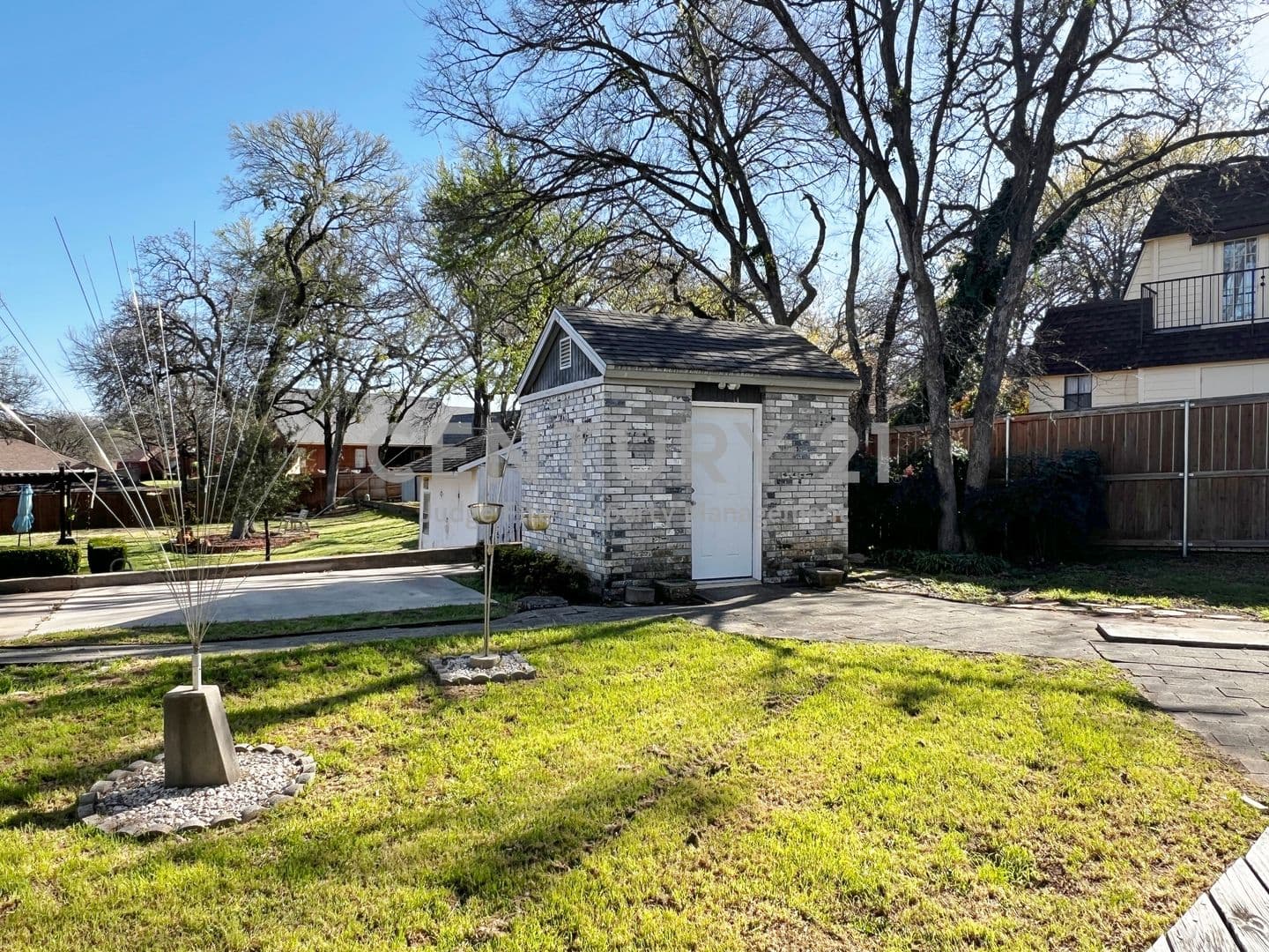 Fort Worth House: 812 Newport Road