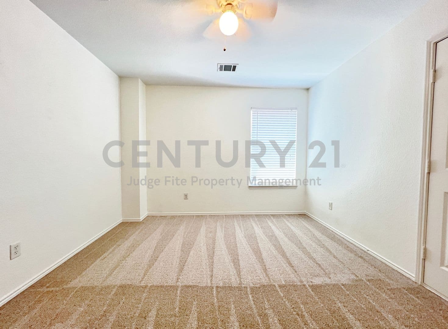Roanoke House: 15465 Adlong Drive