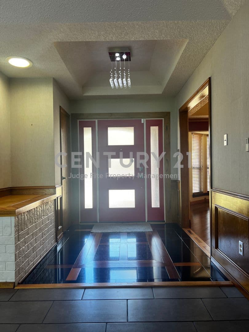 Fort Worth House: 812 Newport Road