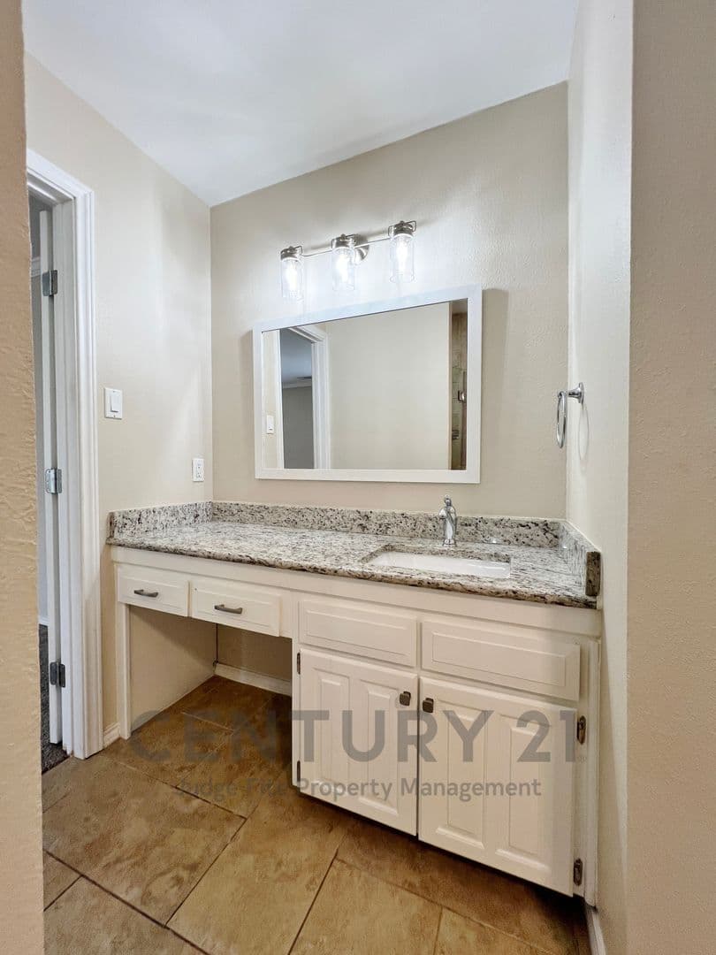 Bedford House: 3101 Murphy Drive