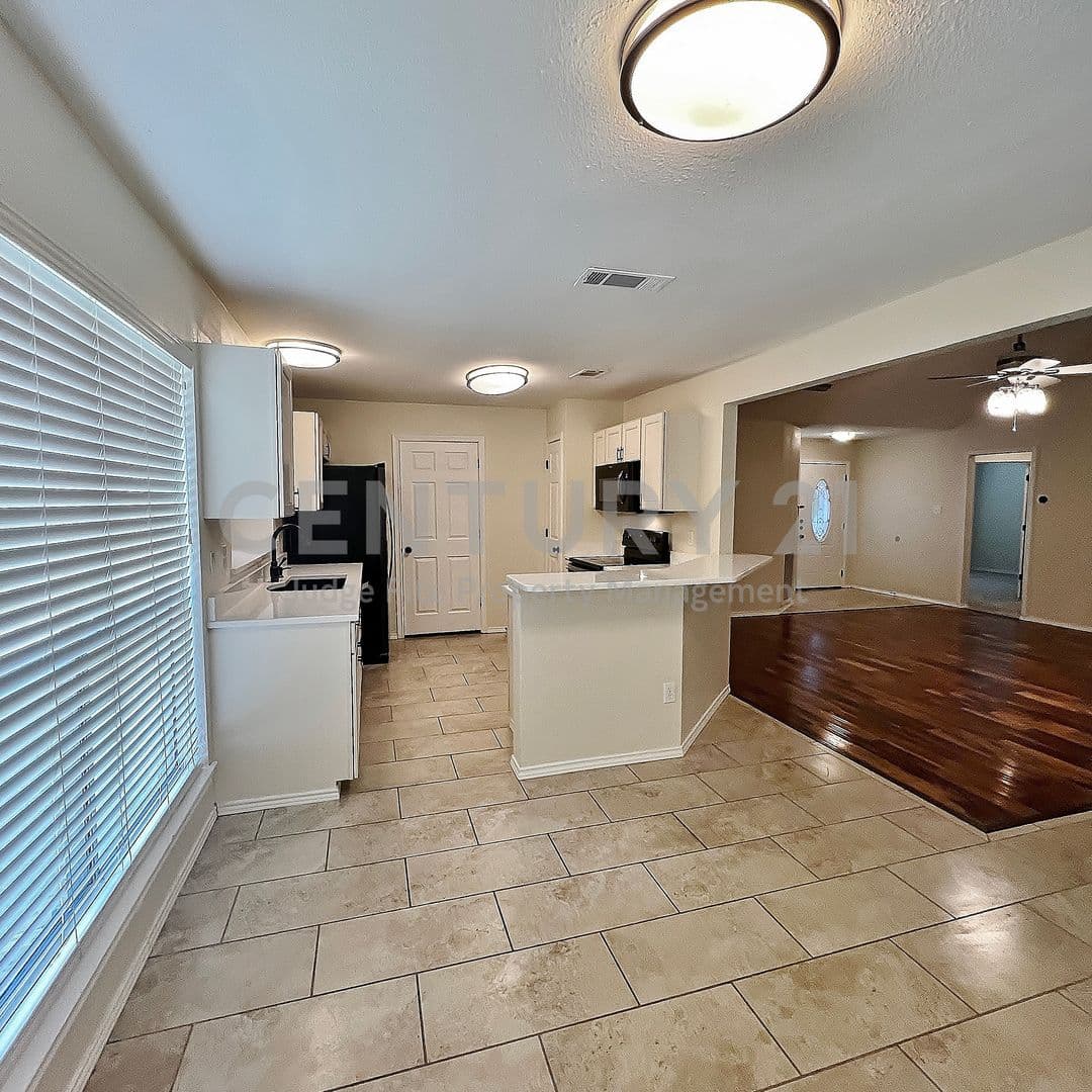 Arlington House: 4808 Waxwing Drive