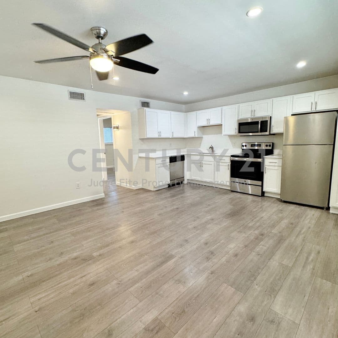 Dallas Condo: 5010 San Jacinto Street #204