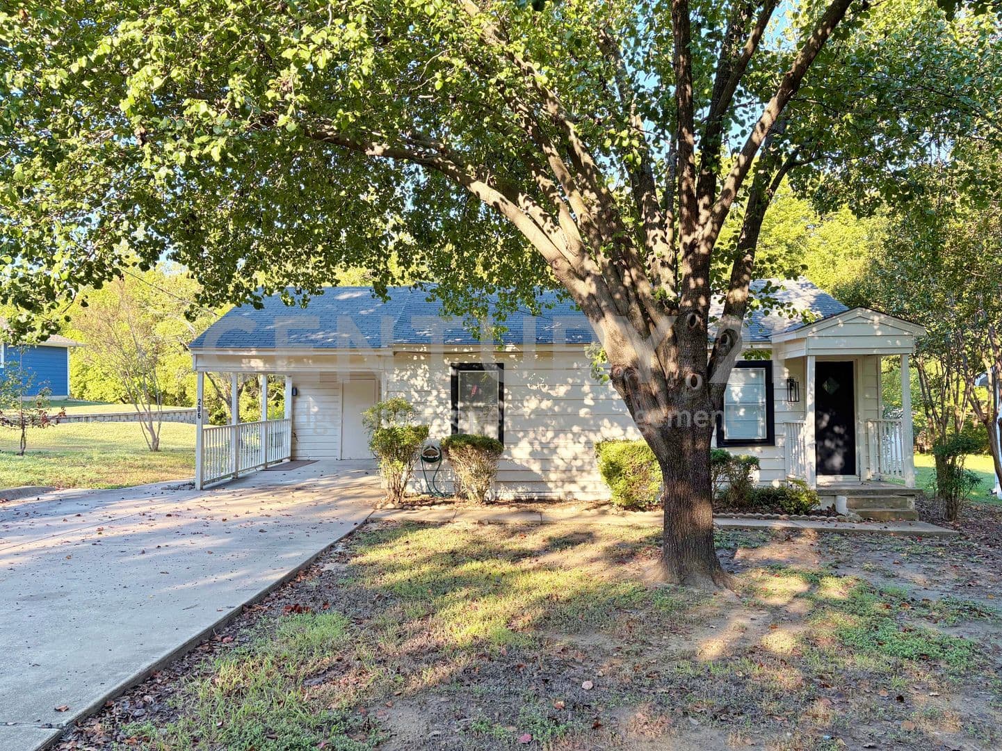 Rockwall House: 206 Renfro Street