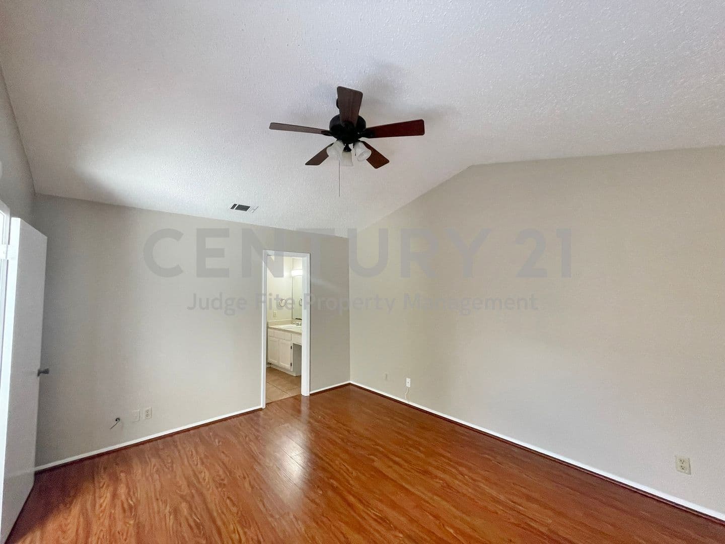 Irving Townhome: 1910 Wilshire Drive