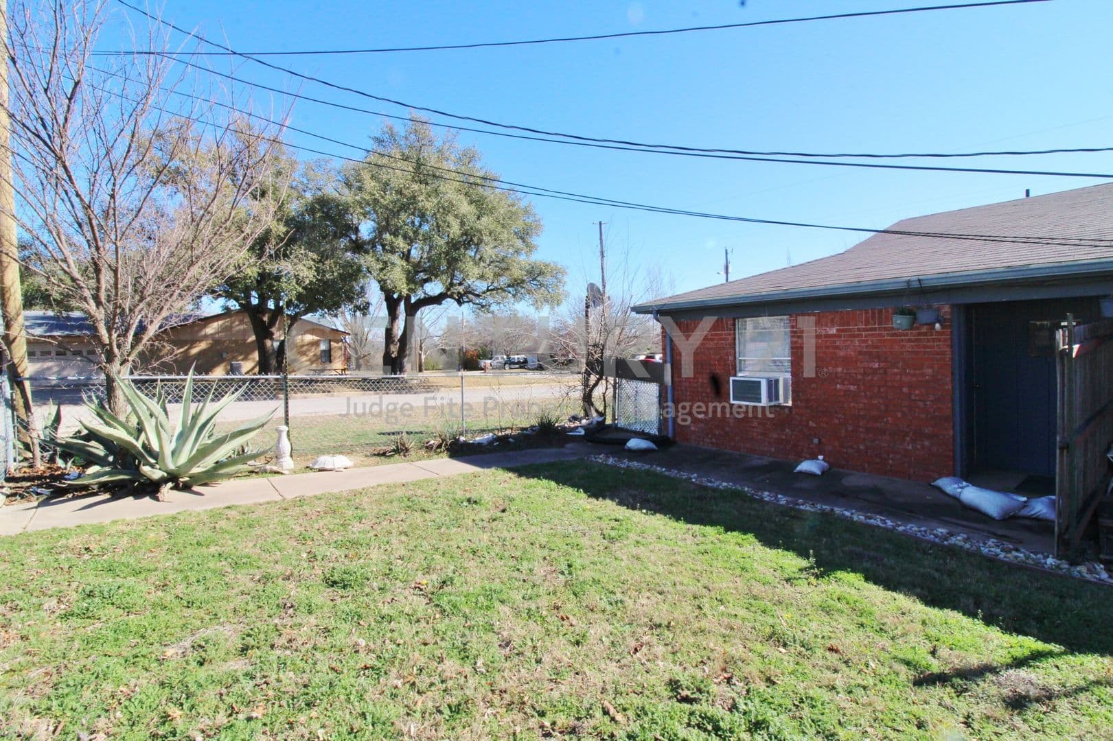 Weatherford House: 715 E. 3rd Street #2