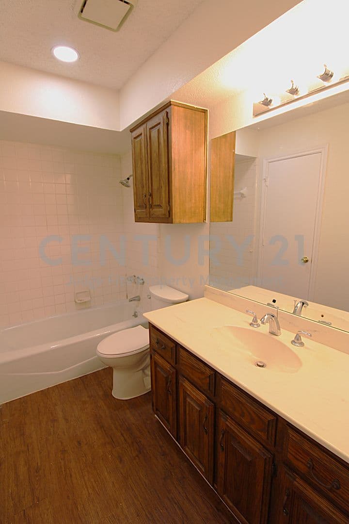 DeSoto House: 1232 Mockingbird Lane
