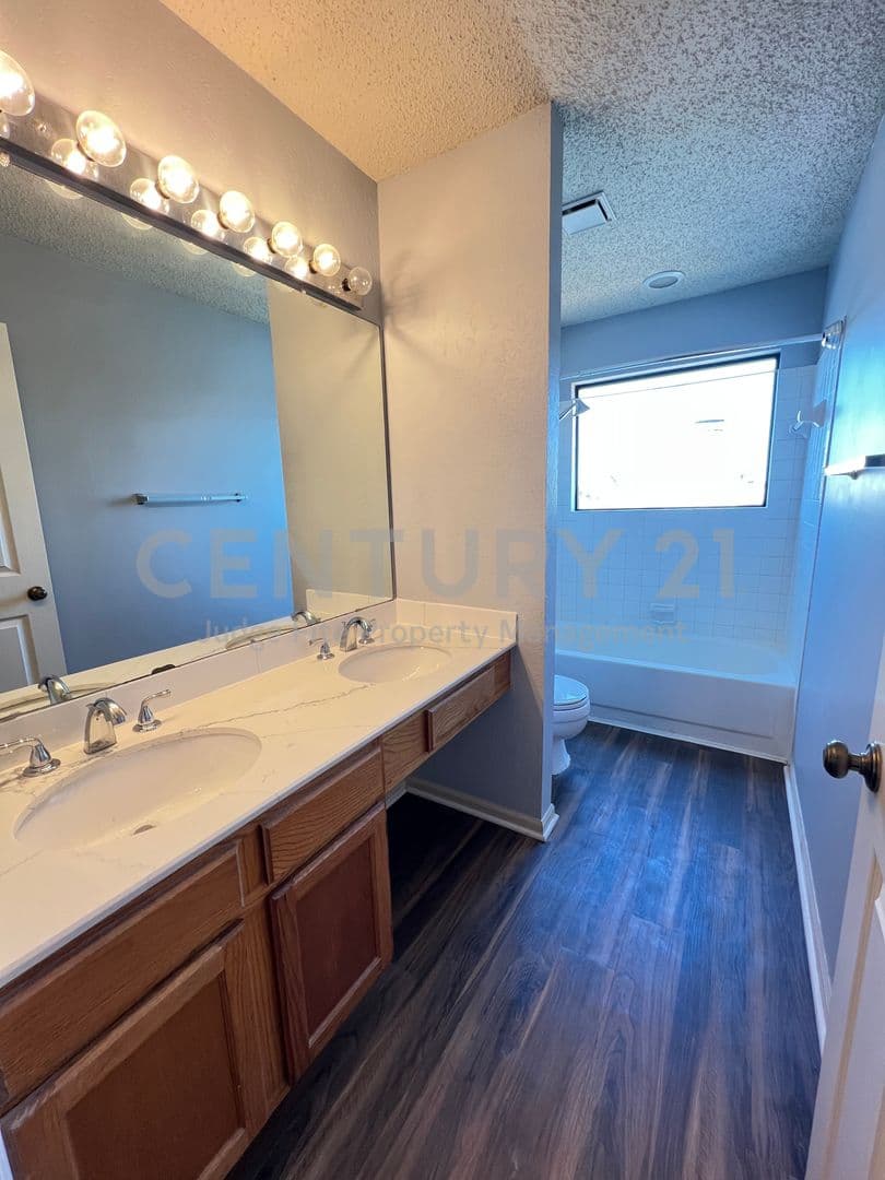 Denton House: 2019 Longmeadow Court