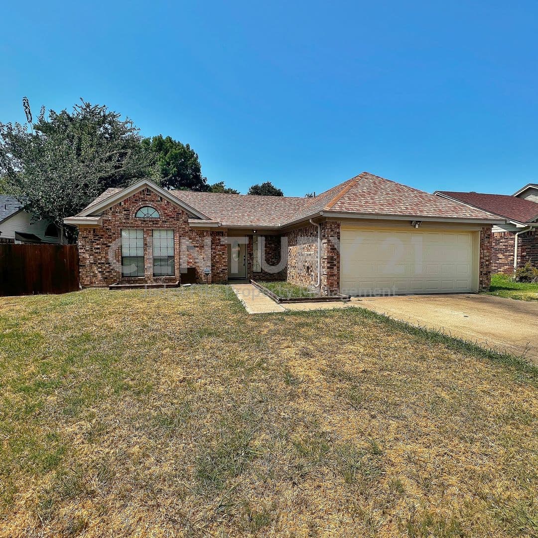 Arlington House: 4808 Waxwing Drive