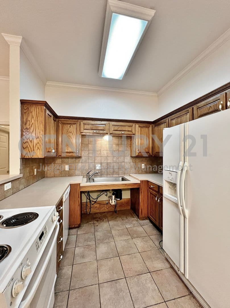 Arlington House: 5131 Trail Dust Lane