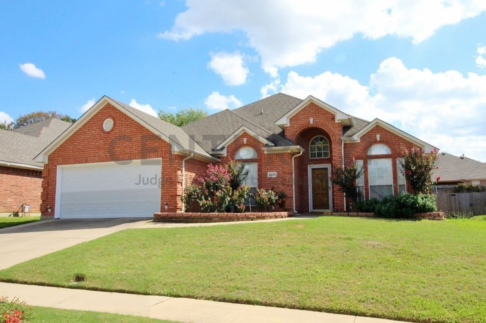Arlington House: 6025 Fannin Drive