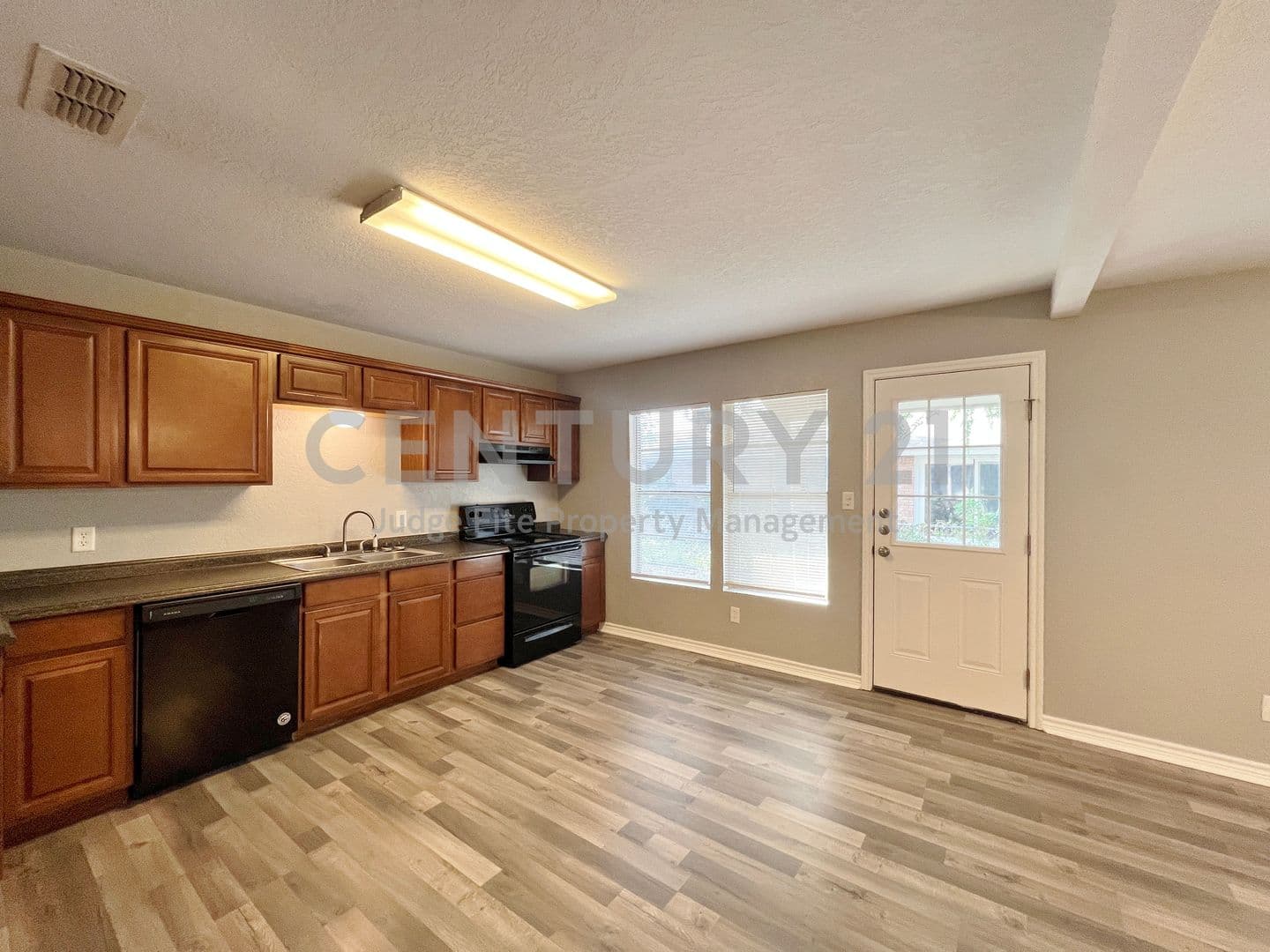Stephenville House: 450 Everett Street
