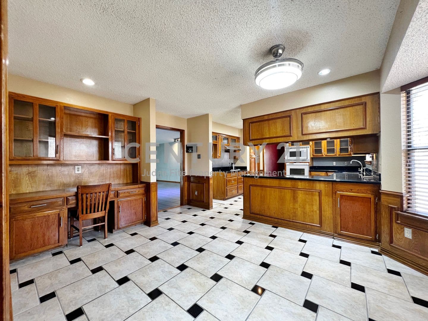 Fort Worth House: 812 Newport Road