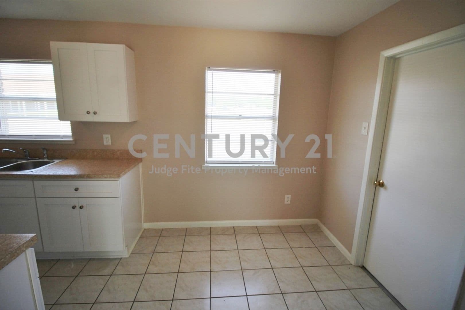 Lancaster House: 821 Rea Avenue