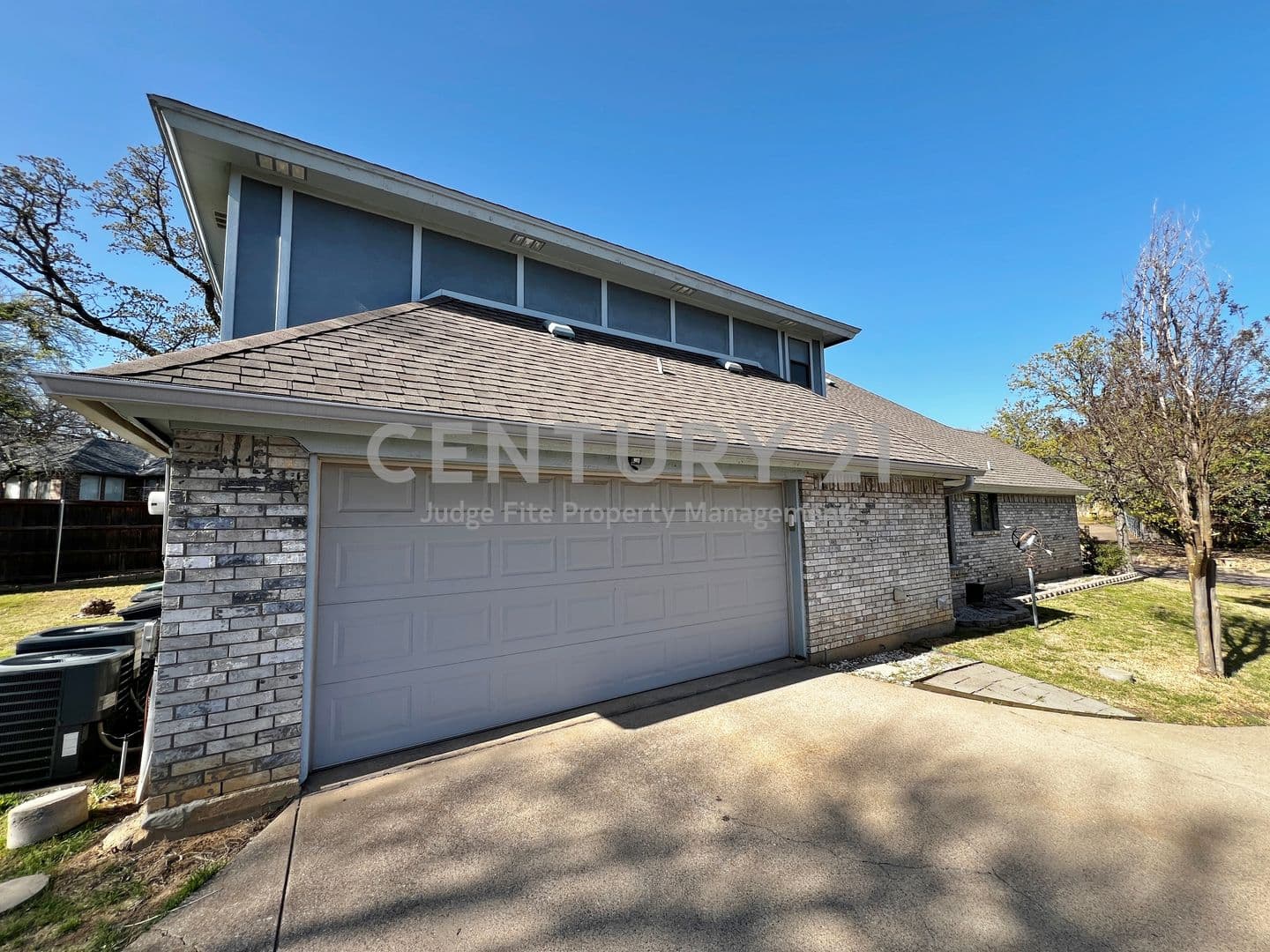 Fort Worth House: 812 Newport Road