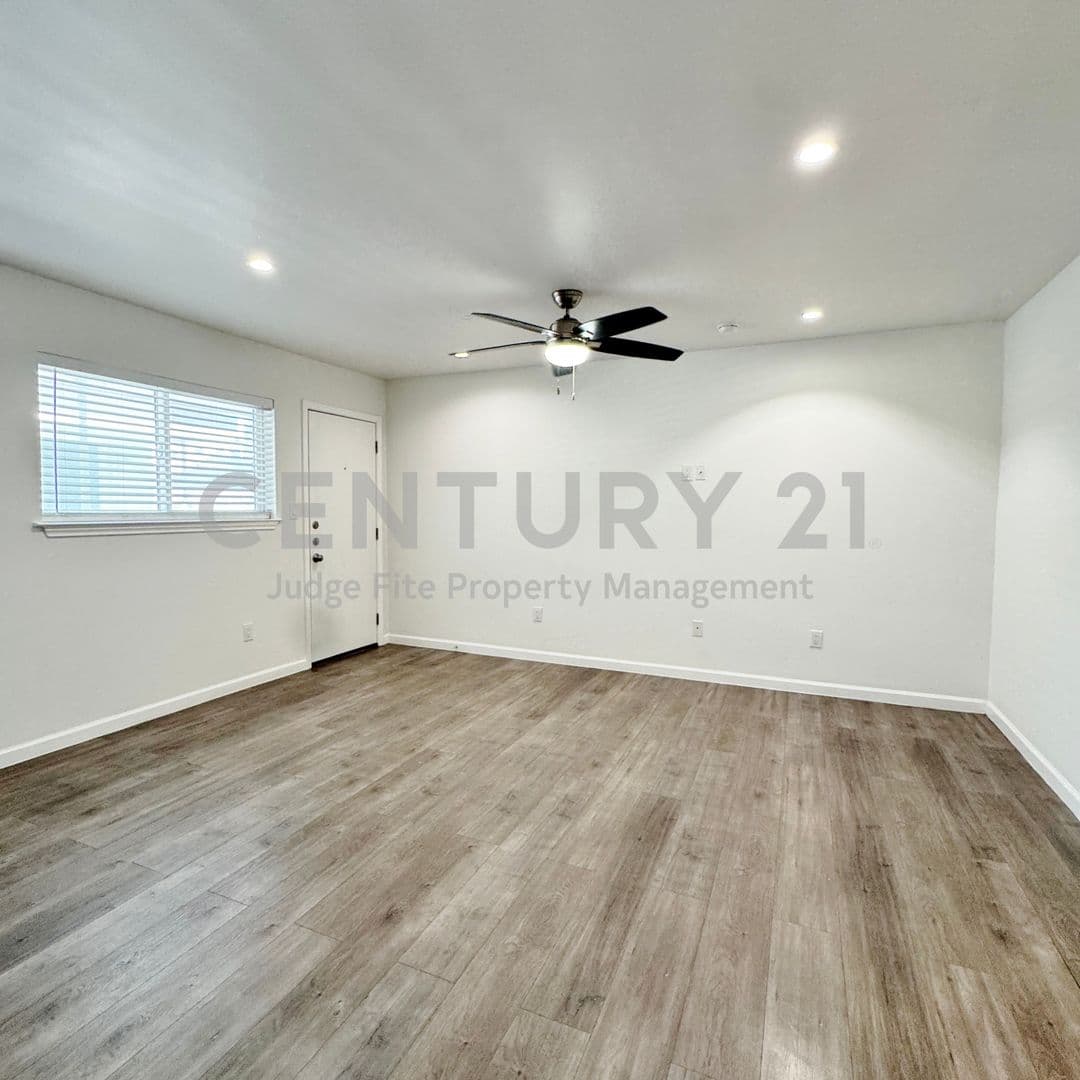 Dallas Condo: 5010 San Jacinto Street #205