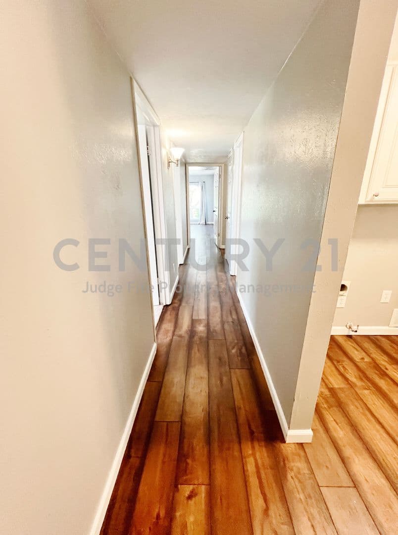 Carrollton House: 3100 Chestnut Road