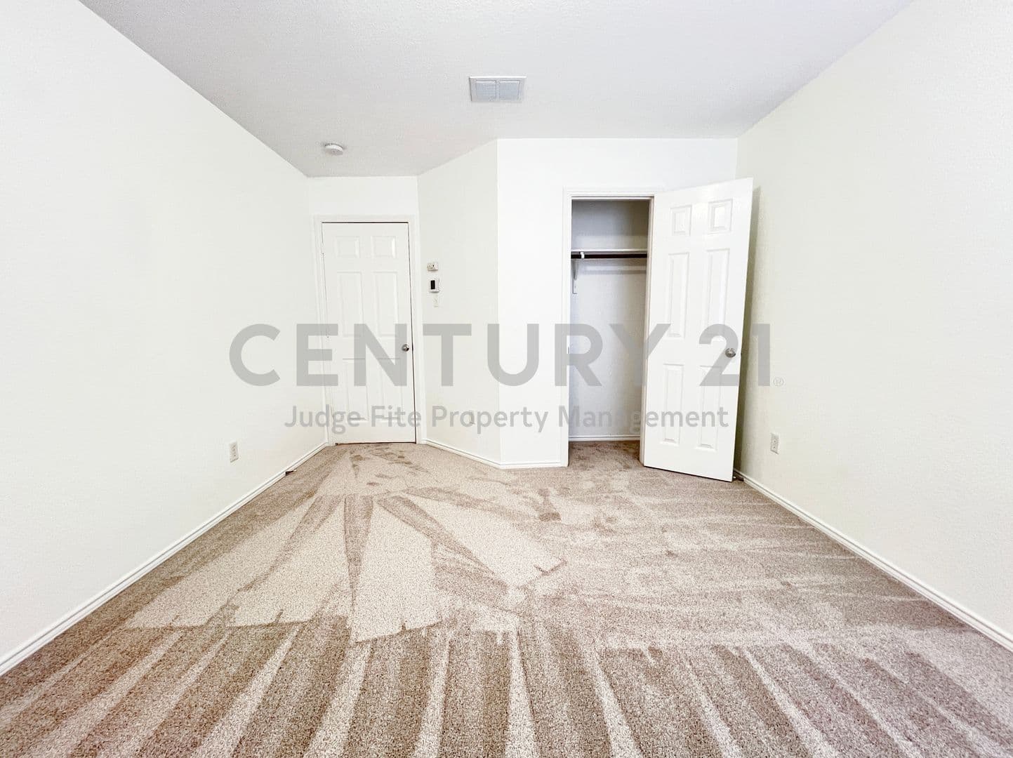 Roanoke House: 15465 Adlong Drive