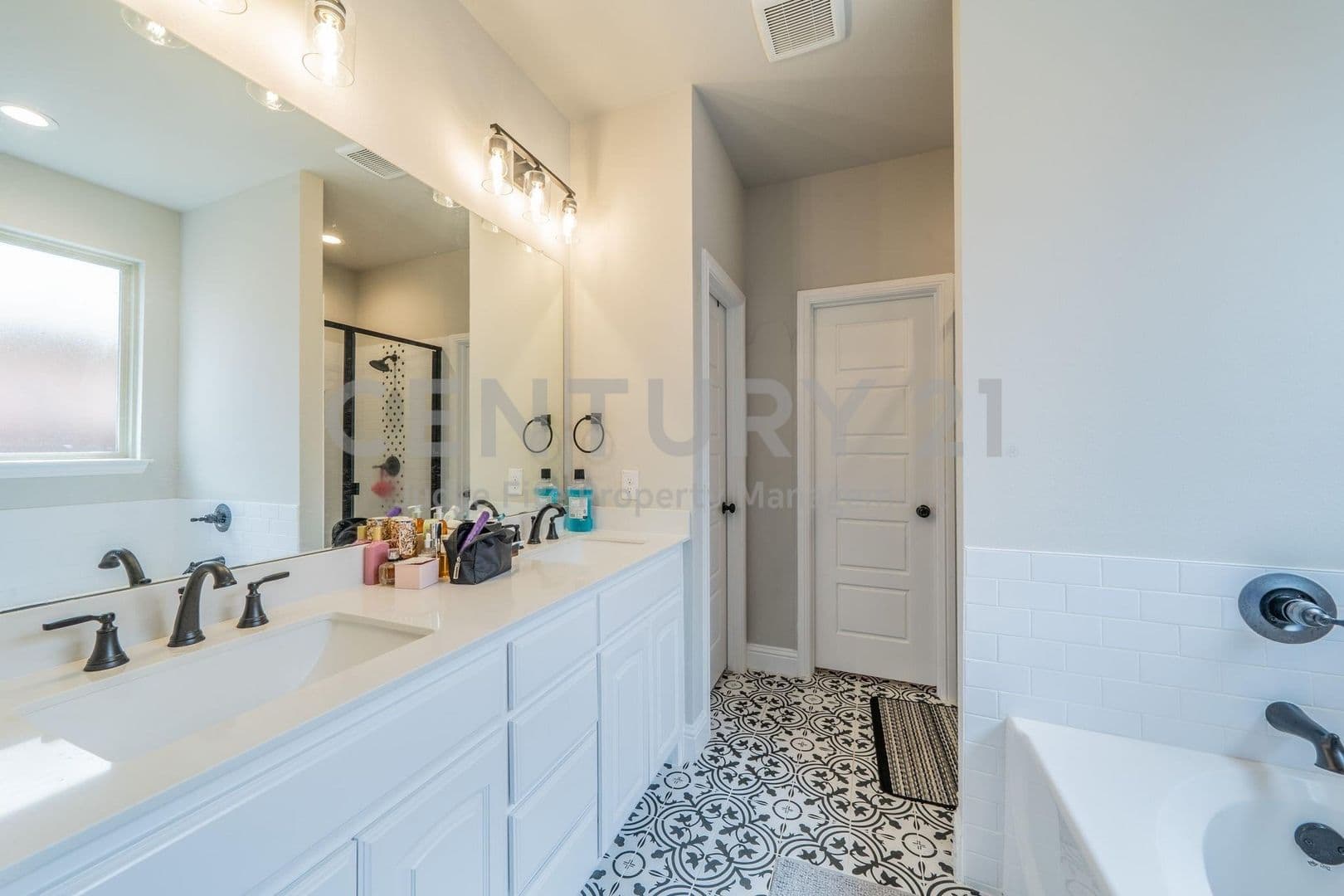 Alvarado House: 1057 Nighthawk Trail