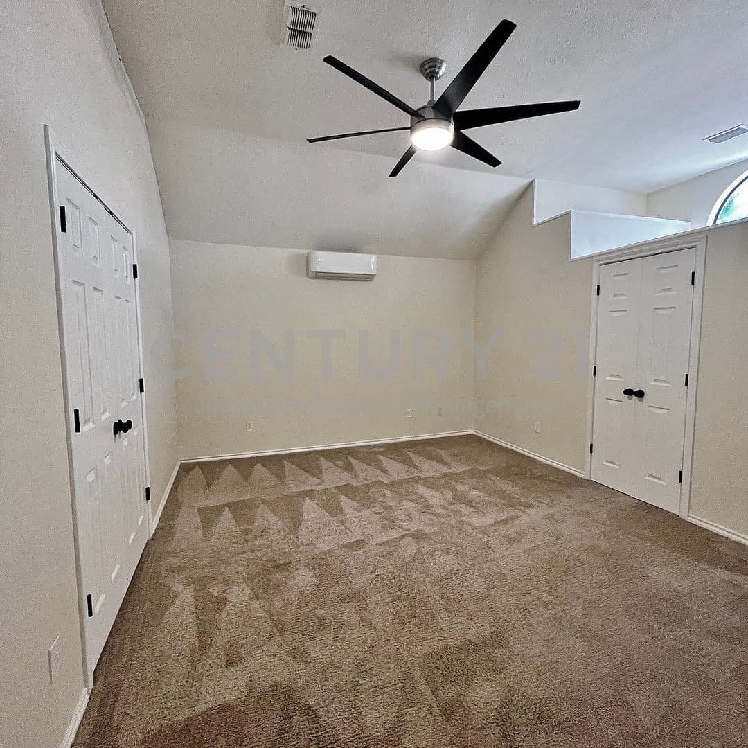 Arlington House: 4808 Waxwing Drive