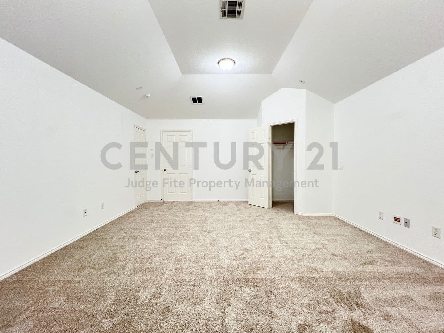 Roanoke House: 15465 Adlong Drive