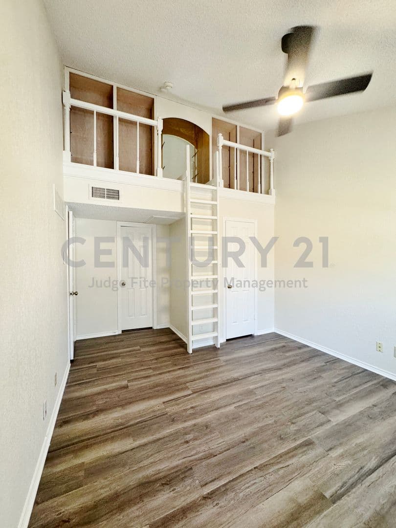 Dallas Condo: 4050 Frankford Road #102
