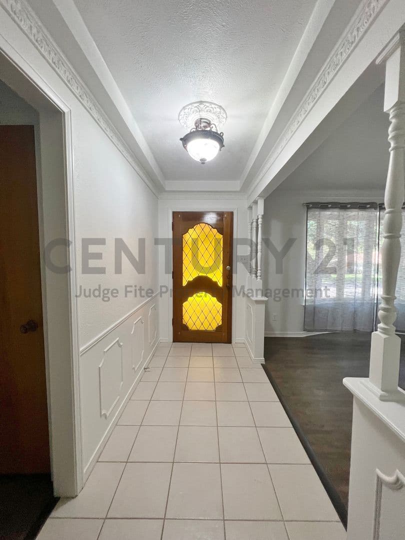 DeSoto House: 1008 Pine Tree Lane