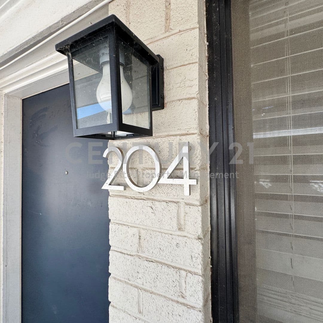 Dallas Condo: 5010 San Jacinto Street #204