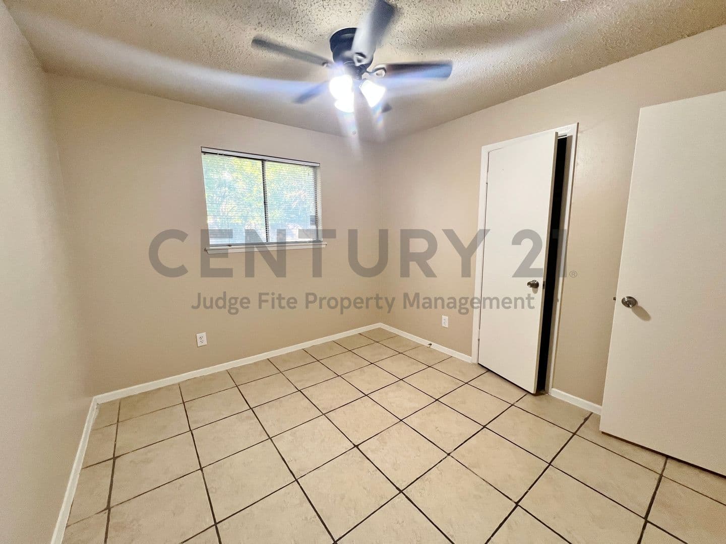 Duncanville House: 219 Rockaway Drive
