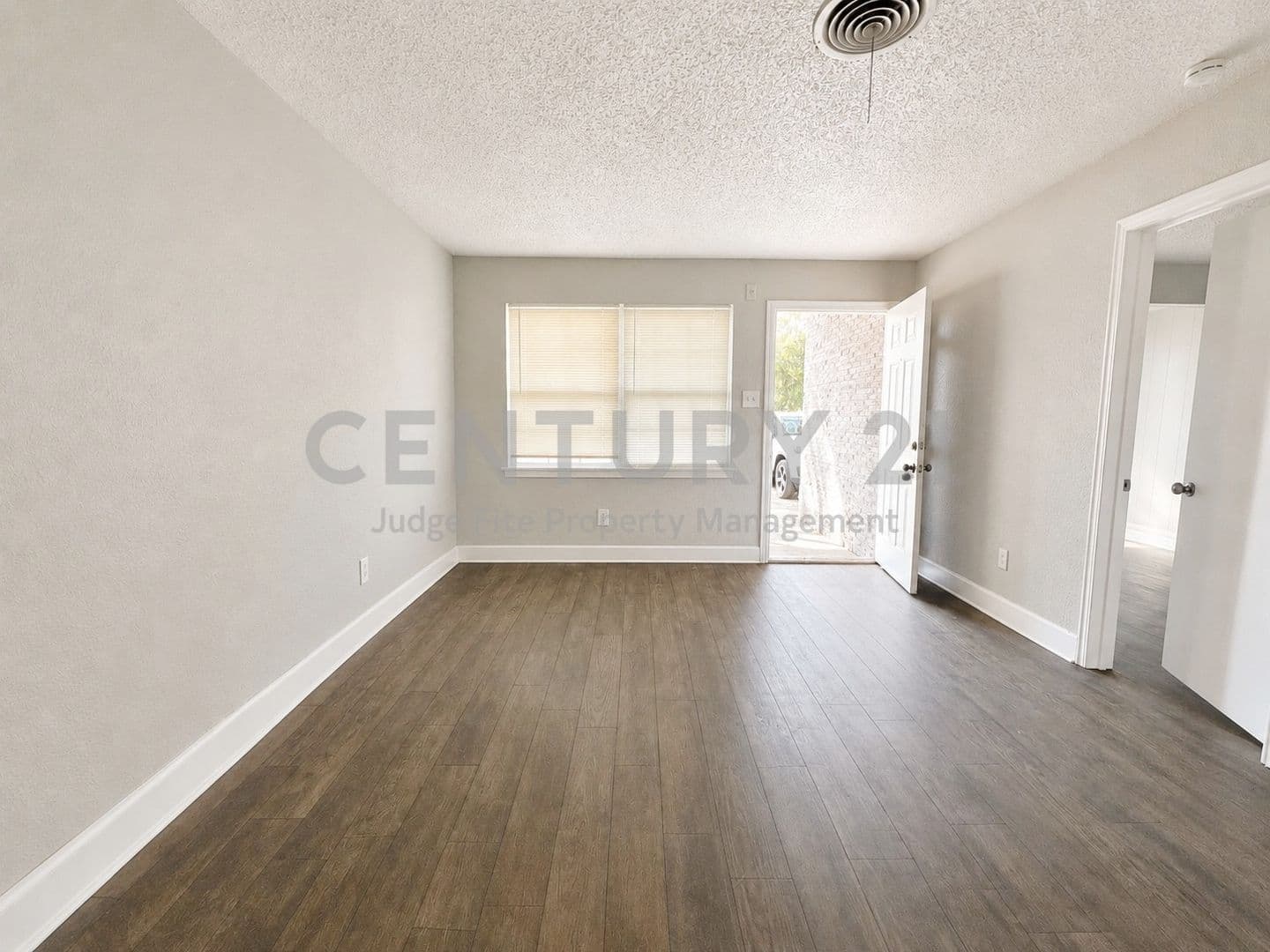 Fort Worth House: 5301 Mansel Lane
