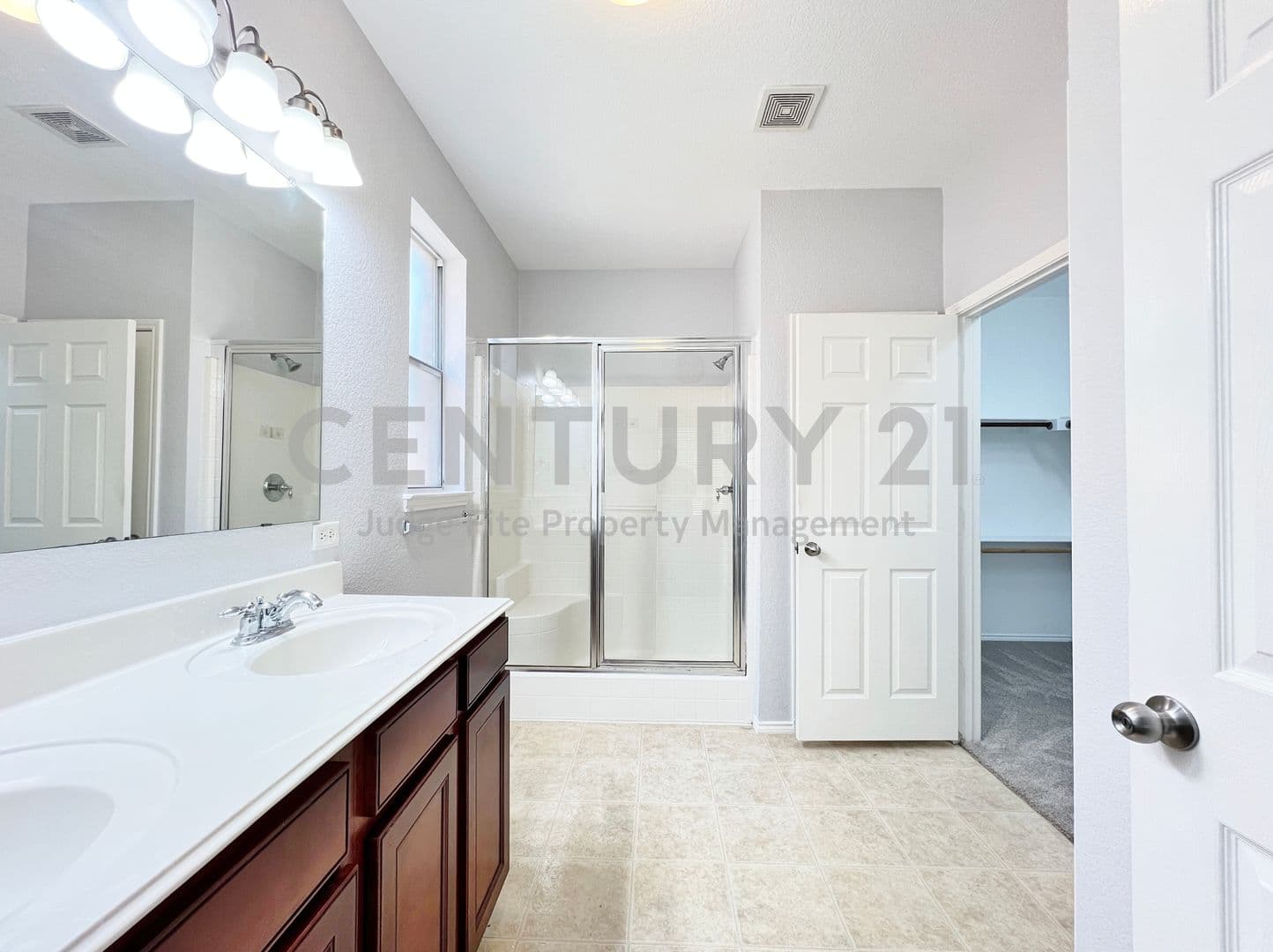 Roanoke House: 15465 Adlong Drive