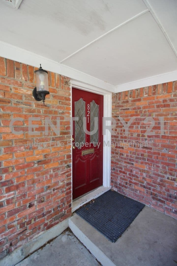 Lancaster House: 821 Rea Avenue