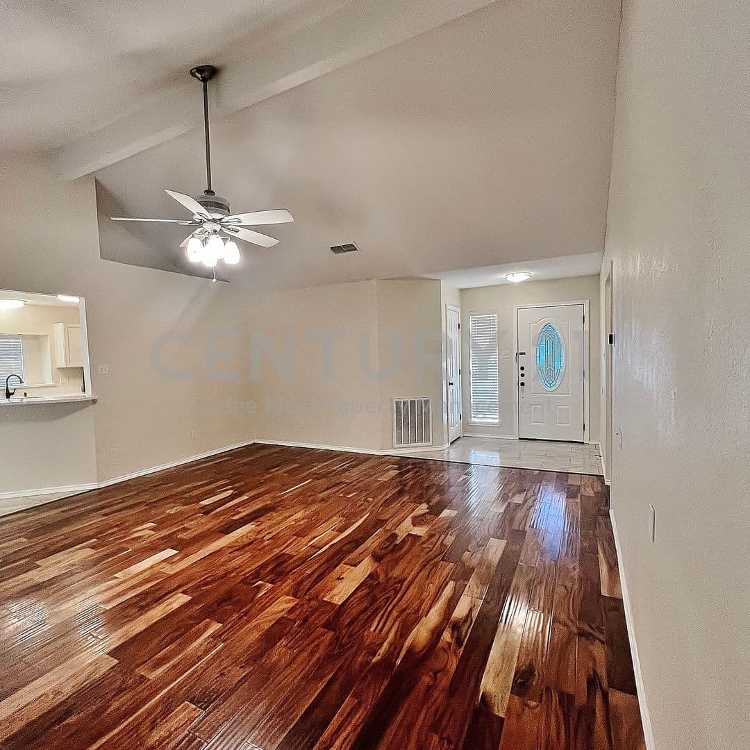 Arlington House: 4808 Waxwing Drive