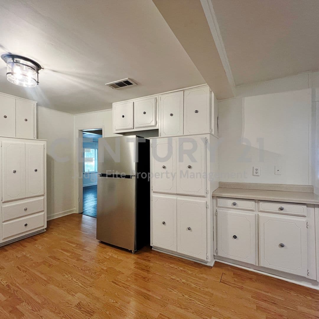 Rockwall House: 206 Renfro Street