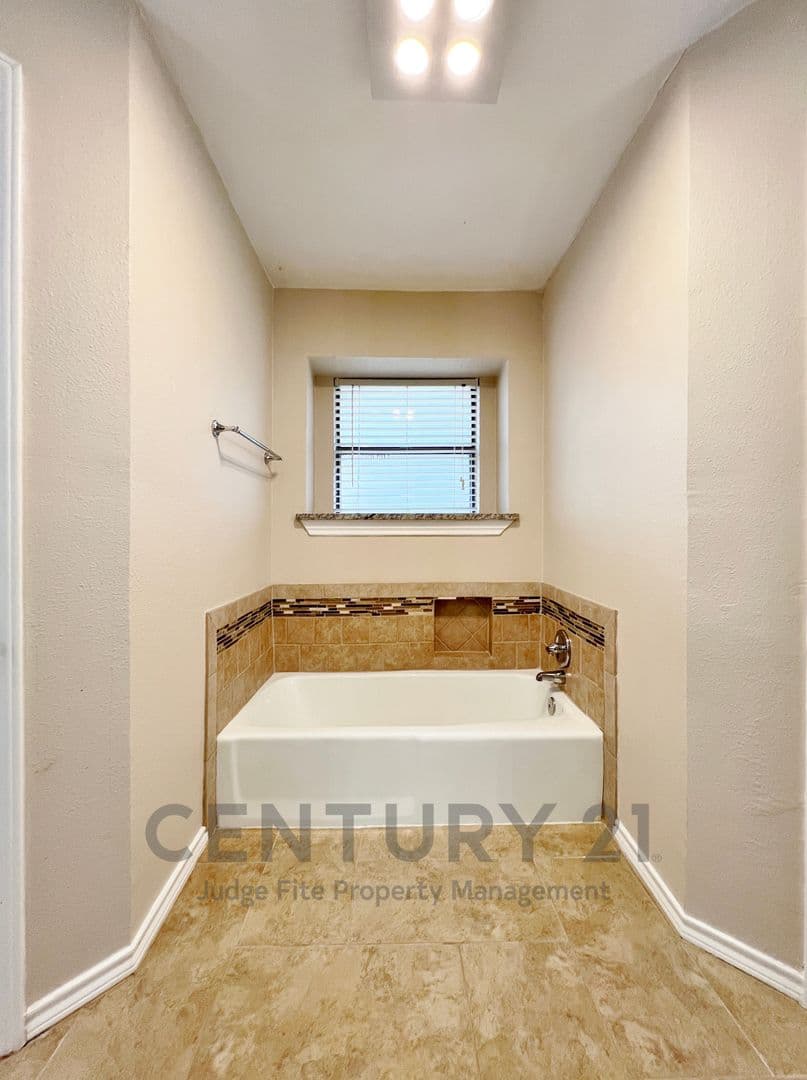 Bedford House: 3101 Murphy Drive