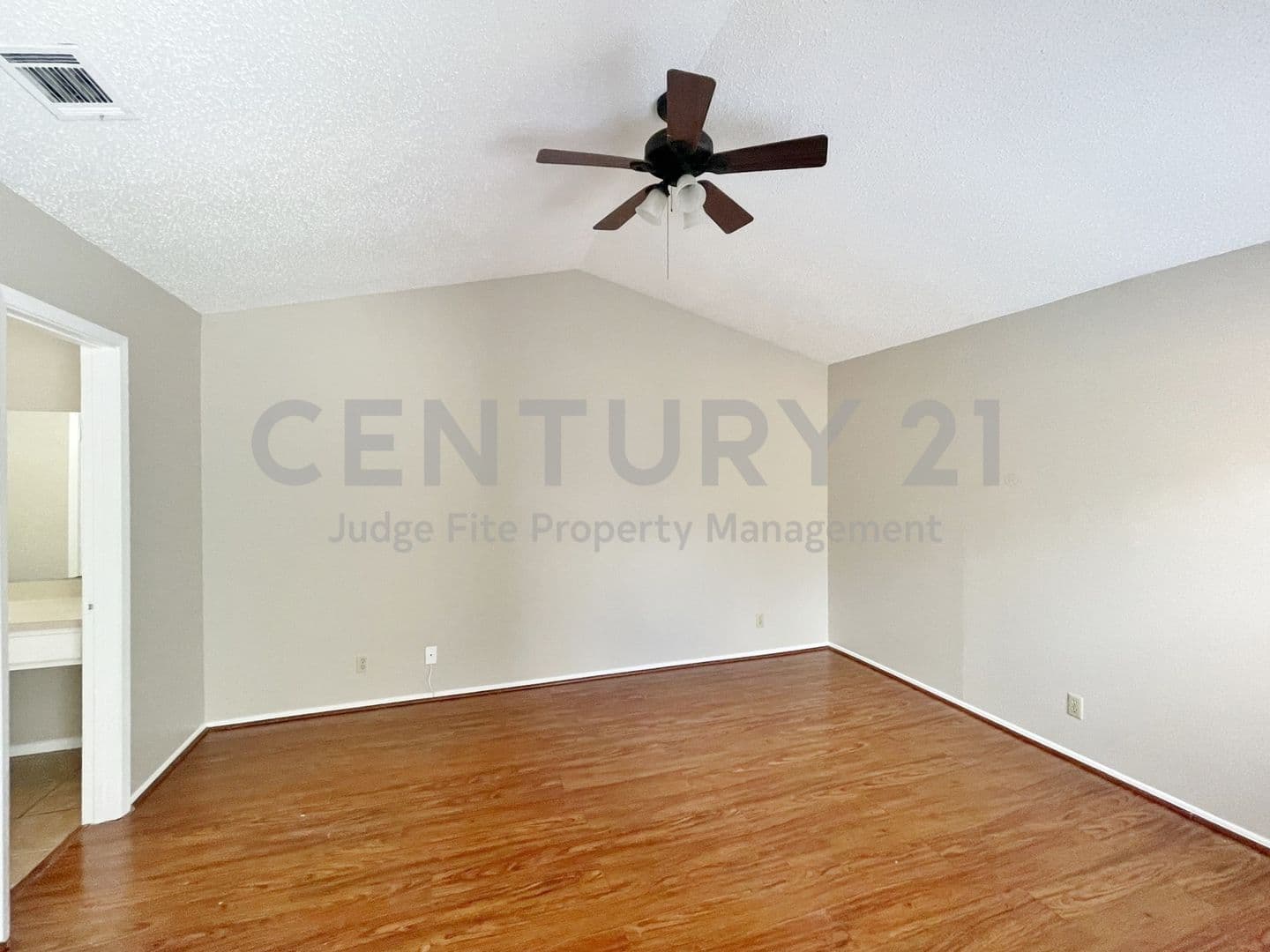 Irving Townhome: 1910 Wilshire Drive