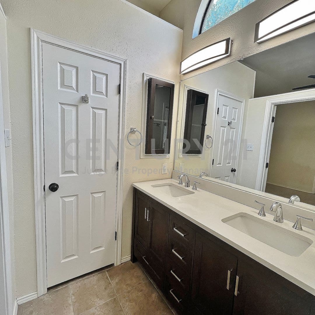 Arlington House: 4808 Waxwing Drive