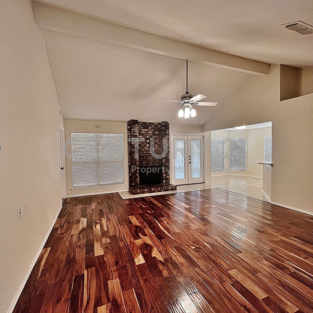 Arlington House: 4808 Waxwing Drive