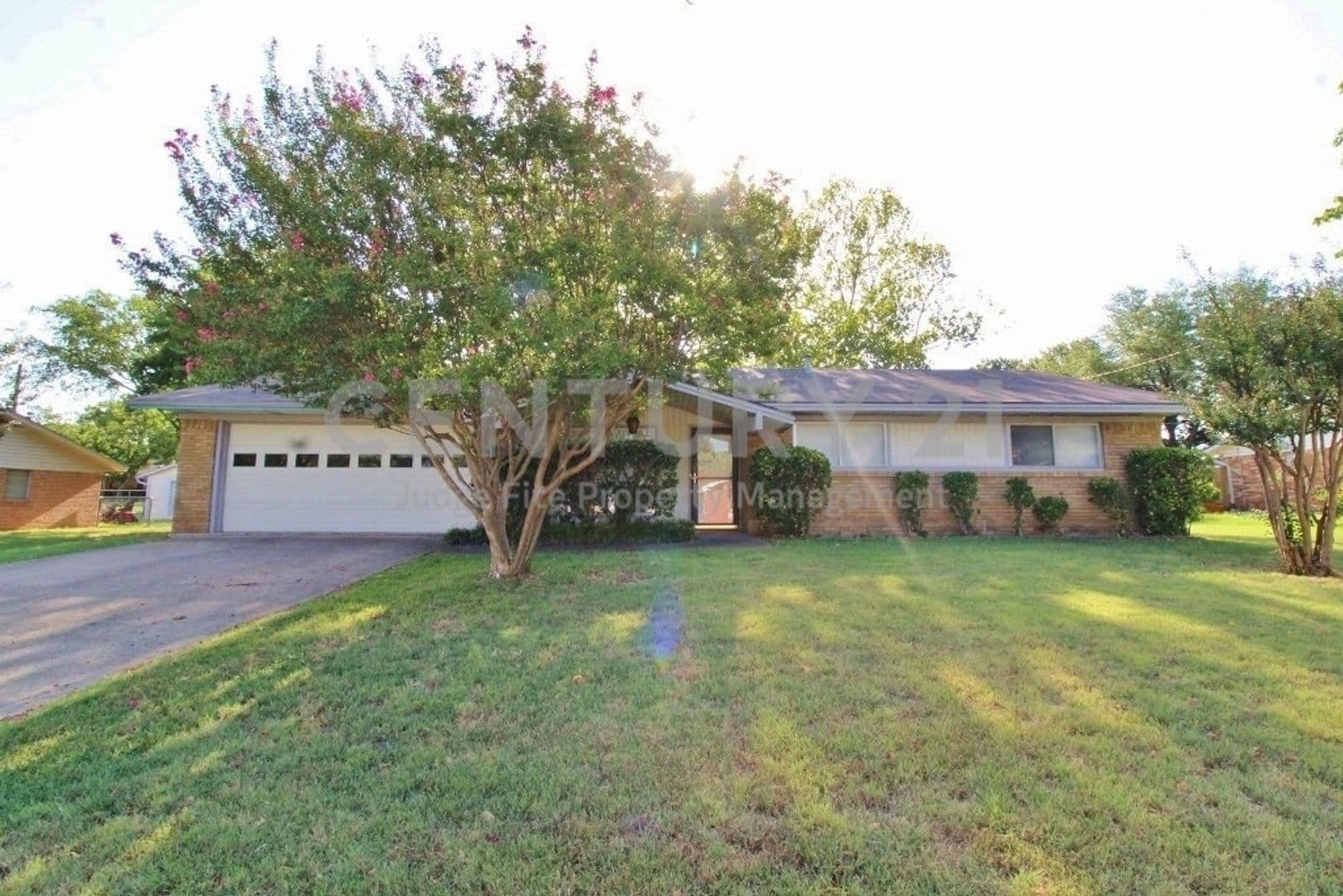 Midlothian House: 1420 Hillside Drive