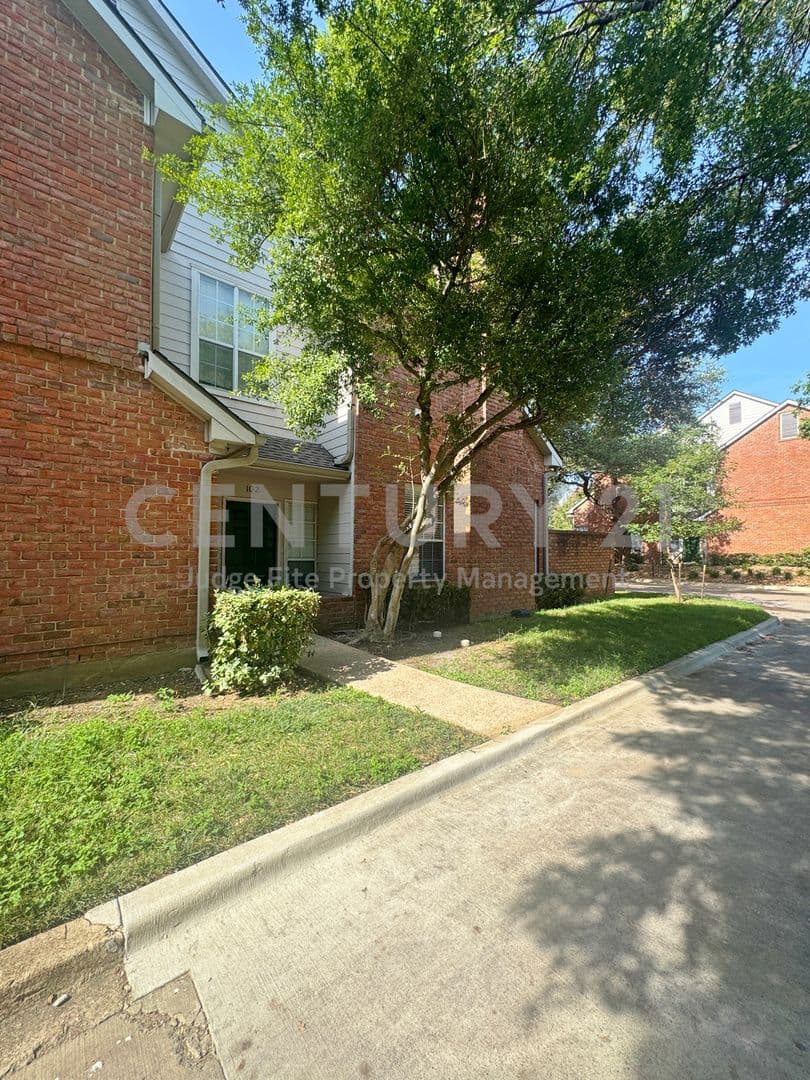 Dallas Condo: 4050 Frankford Road #102