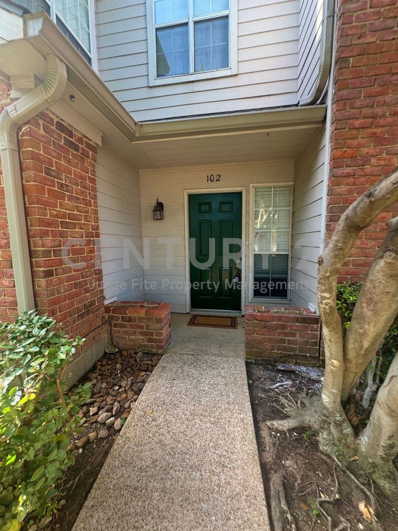 Dallas Condo: 4050 Frankford Road #102